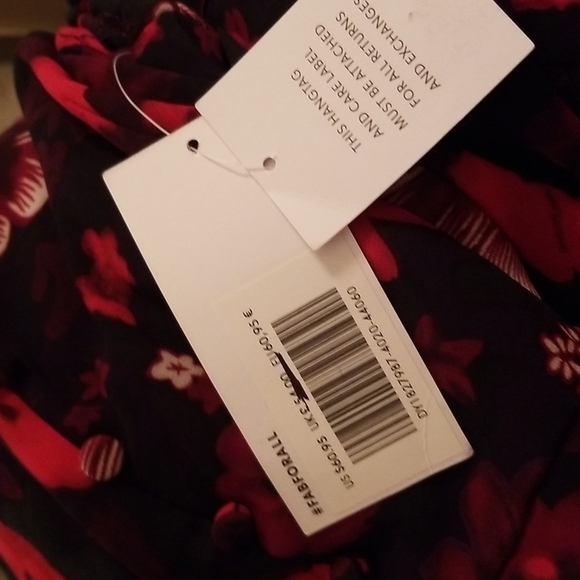 JustFab Size XXL Romper Red Floral - Picture 6 of 7
